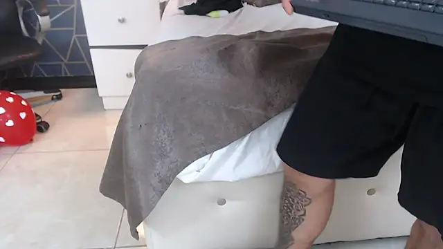 Snapshot of BrandonColee chatting on February 2025 12:28:01 PM BrandonColee online show from February 2025 12:28:01 PM