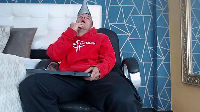 Snapshot of BrandonColee chatting on March 2025 12:11:01 PM BrandonColee online show from March 2025 12:11:01 PM