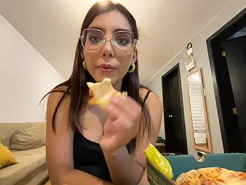Snapshot of MartinaSooler chatting on February 2025 03:12:01 AM MartinaSooler online show from February 2025 03:12:01 AM