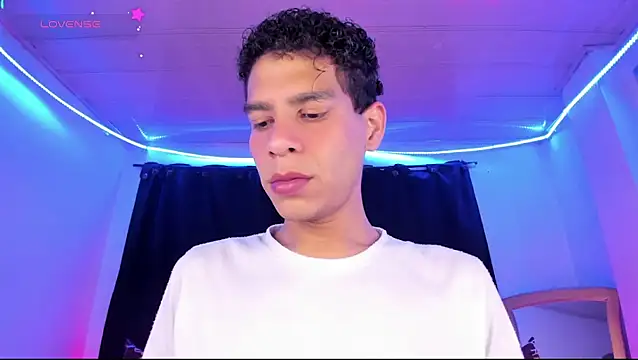 Snapshot of Ethan_Boyy chatting on May 2026 10:37:01 PM Ethan Boyy online show from May 2026 10:37:01 PM
