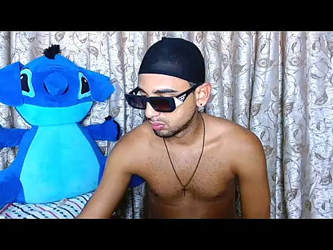 Snapshot of dannyhardx chatting on November 2025 09:17:01 PM dannyhardx online show from November 2025 09:17:01 PM