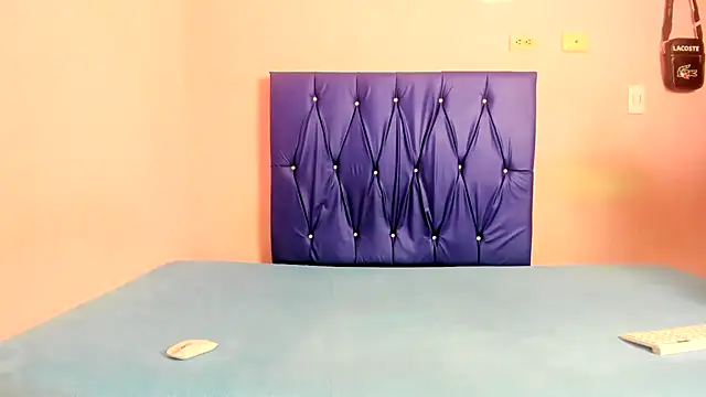 Latinos 2001 online show from December 2025 12:56:01 PM