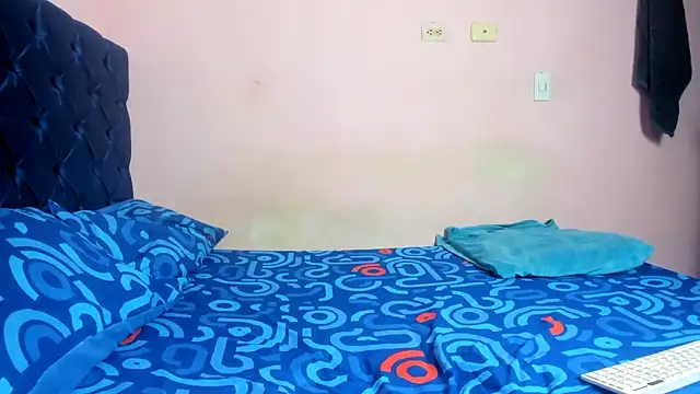 Latinos 2001 online show from February 2026 02:33:01 PM