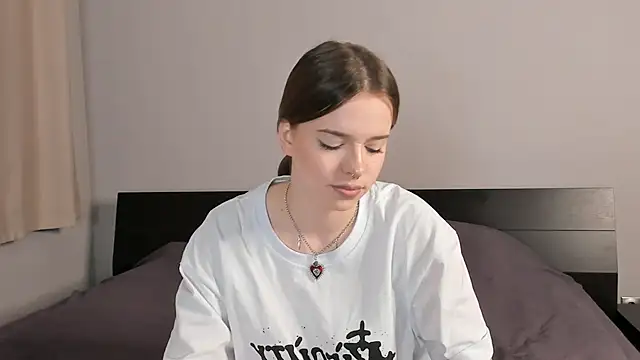 MonaClive online show from January 2025 07:25:02 AM