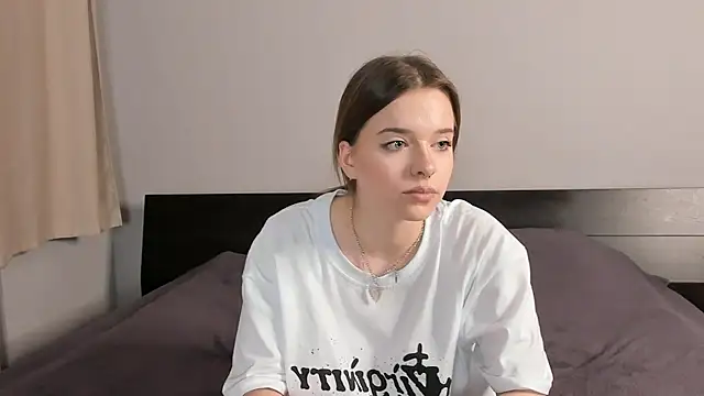 MonaClive online show from January 2025 10:50:02 AM