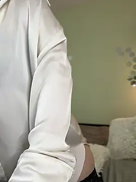 Snapshot of Kiss_My_Body chatting on February 2025 06:10:01 PM Kiss My Body online show from February 2025 06:10:01 PM