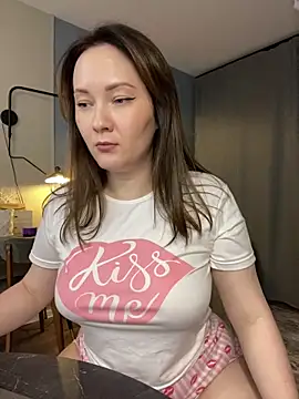 Snapshot of Kiss_My_Body chatting on September 2025 04:42:01 PM Kiss My Body online show from September 2025 04:42:01 PM