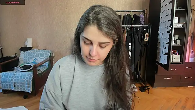 Snapshot of _Roselina_ chatting on July 2026 12:18:02 PM Roselina online show from July 2026 12:18:02 PM