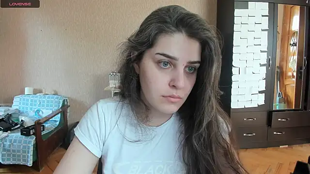 Snapshot of _Roselina_ chatting on July 2026 06:47:02 AM Roselina online show from July 2026 06:47:02 AM