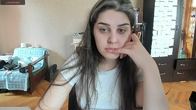 Snapshot of _Roselina_ chatting on July 2026 07:23:02 AM Roselina online show from July 2026 07:23:02 AM