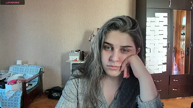 Snapshot of _Roselina_ chatting on July 2026 02:10:01 PM Roselina online show from July 2026 02:10:01 PM