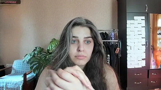 Snapshot of _Roselina_ chatting on July 2026 08:39:01 AM Roselina online show from July 2026 08:39:01 AM