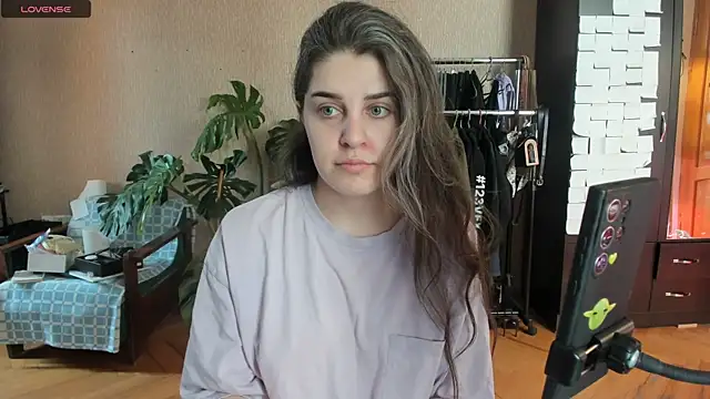 Snapshot of _Roselina_ chatting on July 2026 10:21:01 AM Roselina online show from July 2026 10:21:01 AM