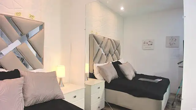 raquell moore online show from November 2025 12:49:02 PM