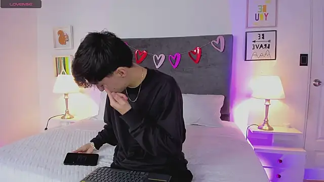 ethan and ava online show from February 2025 01:39:01 PM