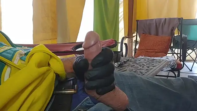 bwcbeat83 online show from February 2026 10:44:01 PM