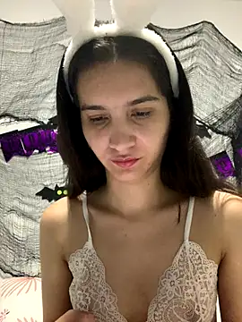 Bella still online show from October 2025 01:12:02 PM