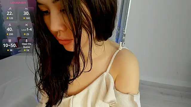 novaaskyy online show from November 2025 01:22:01 PM