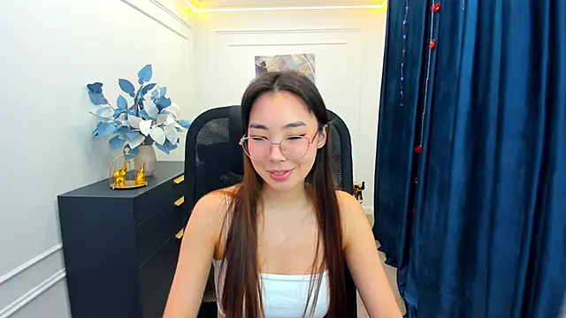 AnnaReyla online show from November 2025 11:34:02 AM