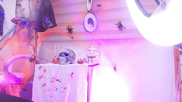 Auroraa miller online show from October 2025 11:55:02 AM