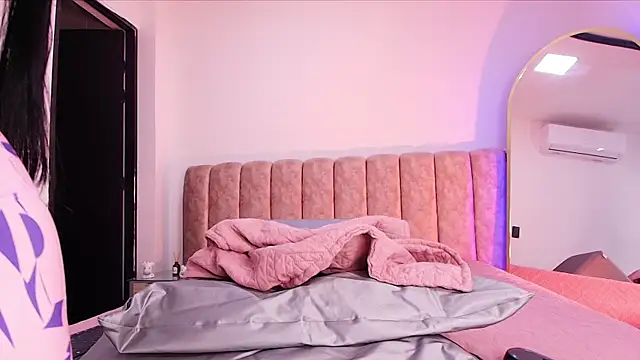 Auroraa miller online show from January 2026 11:57:02 AM