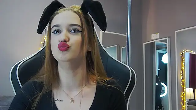 Eva Lovvia  online show from January 2025 09:18:02 PM