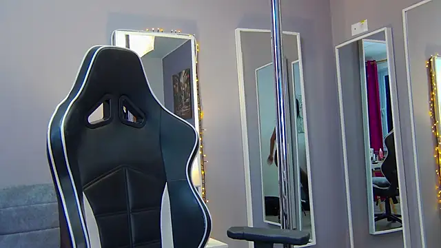 Eva Lovvia  online show from February 2025 10:48:02 PM