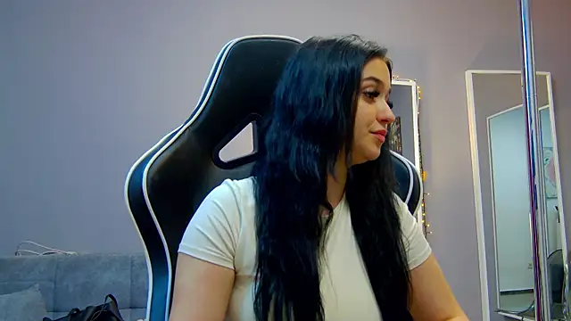 Eva Lovvia  online show from March 2025 06:30:01 PM