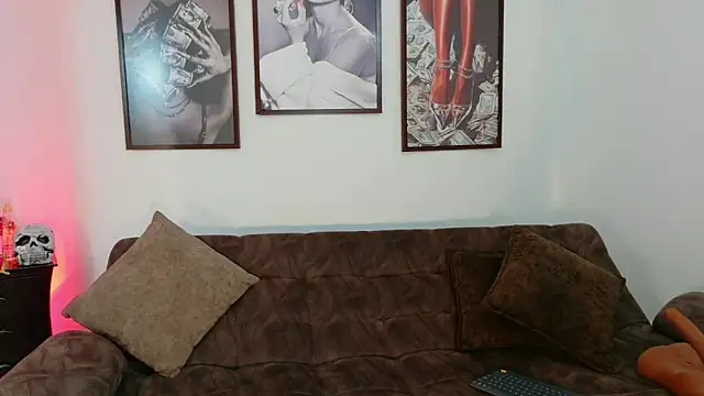 loretahorny online show from October 2025 01:25:01 PM