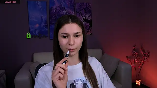 flora ri online show from December 2025 09:33:01 PM