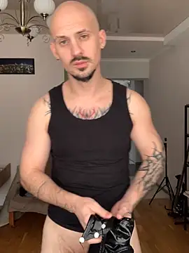 Snapshot of AssHunter4k chatting on October 2025 09:10:01 AM AssHunter4k online show from October 2025 09:10:01 AM