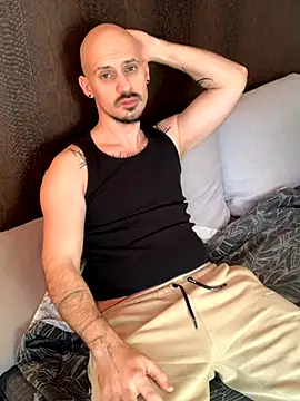 Snapshot of AssHunter4k chatting on November 2025 08:20:01 AM AssHunter4k online show from November 2025 08:20:01 AM