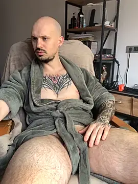 Snapshot of AssHunter4k chatting on December 2025 08:41:01 AM AssHunter4k online show from December 2025 08:41:01 AM