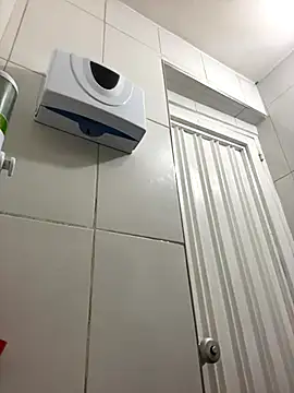 Miia Jazmin online show from October 2025 04:04:01 PM