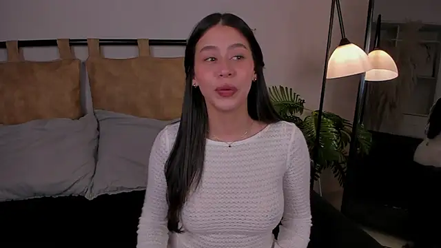 hannah brady online show from September 2025 10:45:02 PM