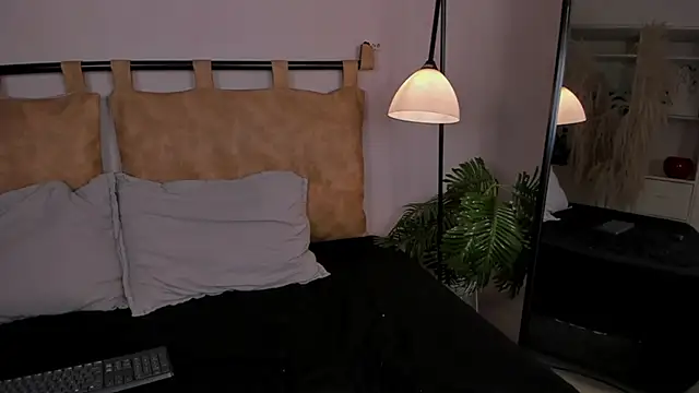 hannah brady online show from September 2025 09:40:02 PM