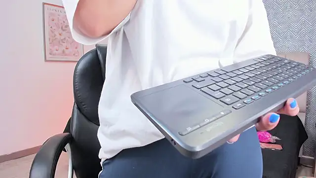 Snapshot of ah_mara_ chatting on February 2026 11:31:01 AM ah mara online show from February 2026 11:31:01 AM