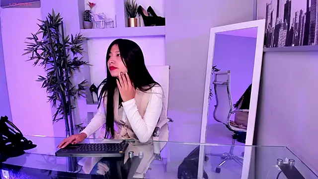 hannah howeell   online show from January 2025 12:02:02 PM