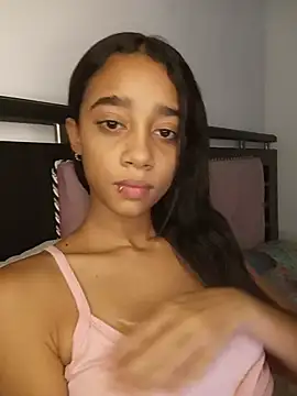 Snapshot of Zoe_Sweett18 chatting on July 2026 06:43:02 PM Zoe Sweett18 online show from July 2026 06:43:02 PM