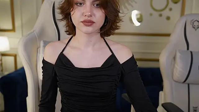 Snapshot of Roxi_Twix chatting on January 2025 03:47:02 PM Roxi Twix online show from January 2025 03:47:02 PM