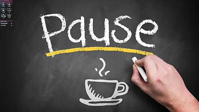 Snapshot of Roxi_Twix chatting on February 2025 03:01:02 PM Roxi Twix online show from February 2025 03:01:02 PM