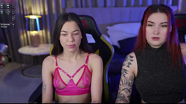 Snapshot of Roxi_Twix chatting on February 2025 03:38:02 PM Roxi Twix online show from February 2025 03:38:02 PM