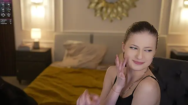 Snapshot of Roxi_Twix chatting on February 2025 03:41:02 PM Roxi Twix online show from February 2025 03:41:02 PM