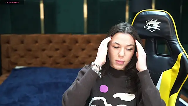 Snapshot of Roxi_Twix chatting on March 2025 07:37:01 AM Roxi Twix online show from March 2025 07:37:01 AM