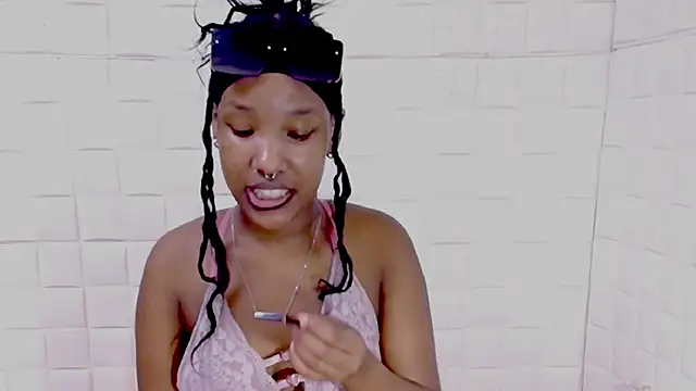 EroticSexyPrada online show from April 2026 05:17:02 PM