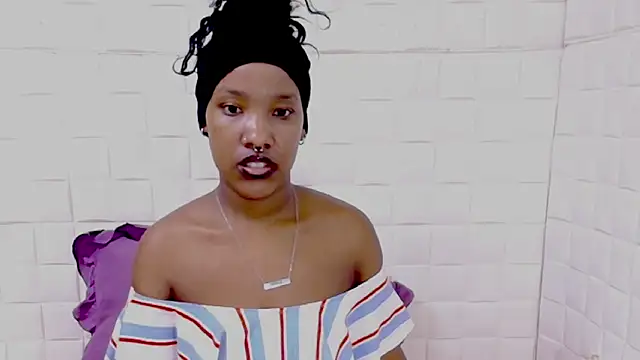 EroticSexyPrada online show from April 2026 05:58:01 PM