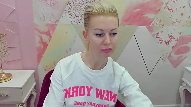 Snapshot of Helly_bolly43 chatting on January 2025 07:30:01 AM Helly bolly43 online show from January 2025 07:30:01 AM