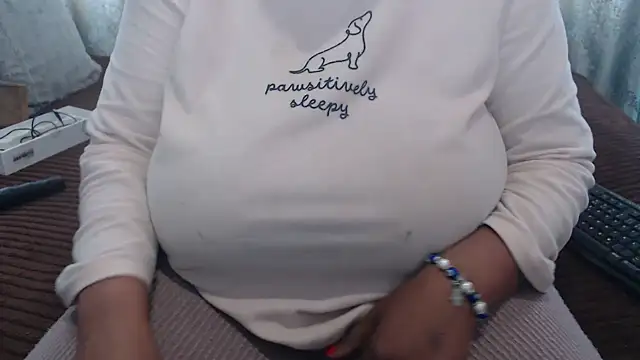 Snapshot of BUBBLYBUNNYxx chatting on June 2026 06:43:02 AM BUBBLYBUNNYxx online show from June 2026 06:43:02 AM