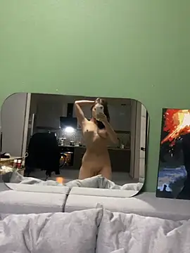 Snapshot of MizukiMiko chatting on January 2026 12:35:01 AM MizukiMiko online show from January 2026 12:35:01 AM