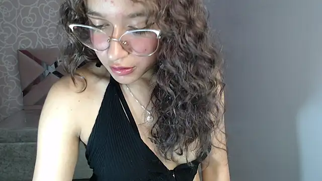 kassandra ch  online show from March 2025 08:54:01 PM